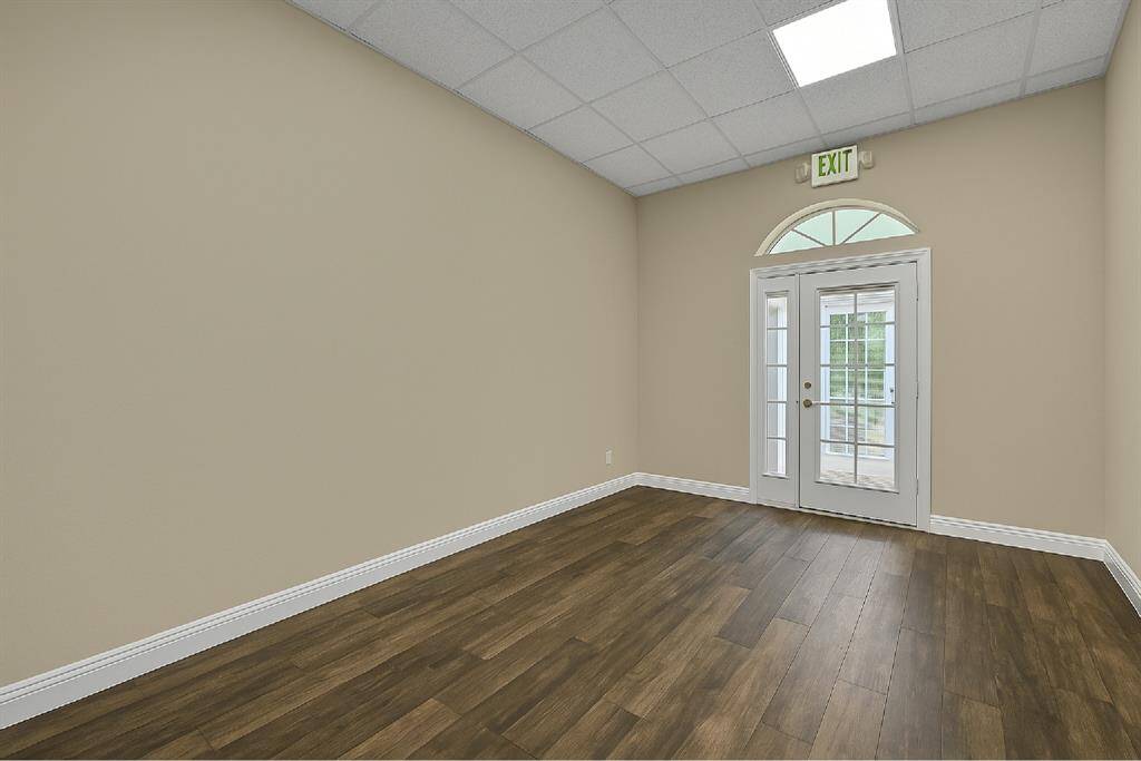 Pictures have been virtually modified to remove furniture and decor.