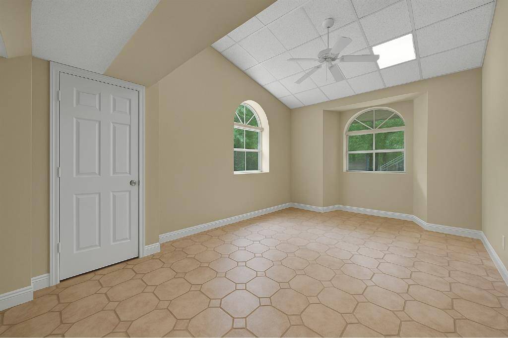 Pictures have been virtually modified to remove furniture and decor.