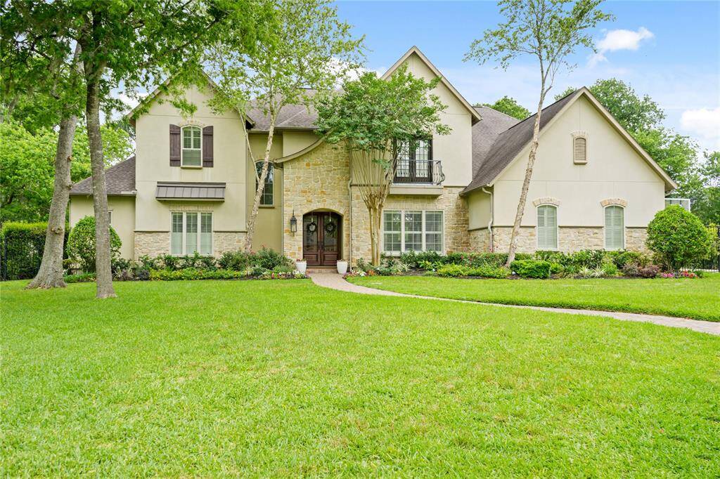 10 Walking Stick Trail! The epitome of Elegance & Warmth! Call Team Riddle for a private showing.