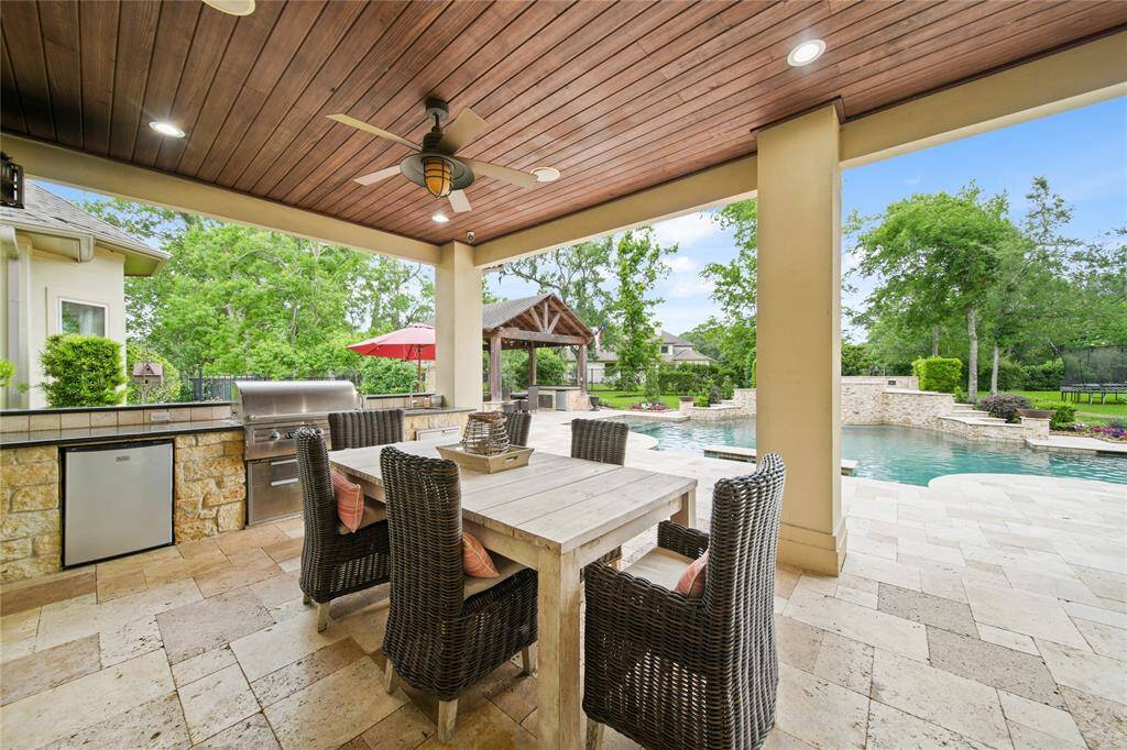 Relax and enjoy your favorite game or movie while enjoying this Majestic Scenery!