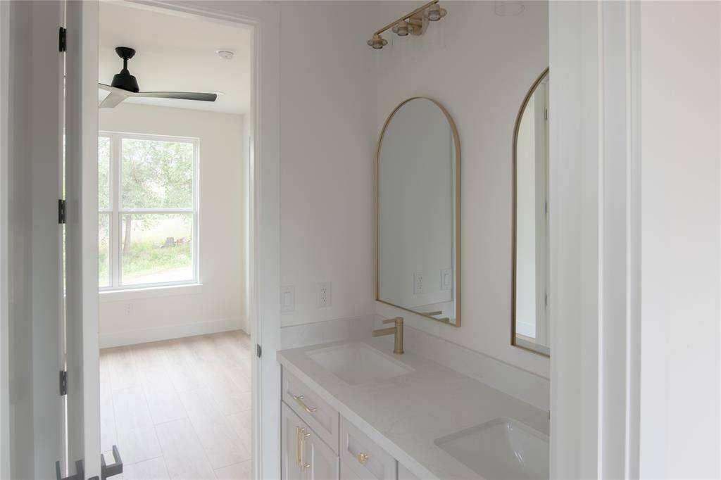 Jack and Jill bathroom for secondary bedrooms.