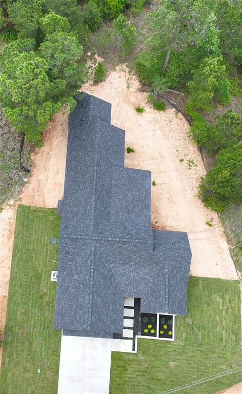 Cul-de-sac lot with privacy and ambiance.