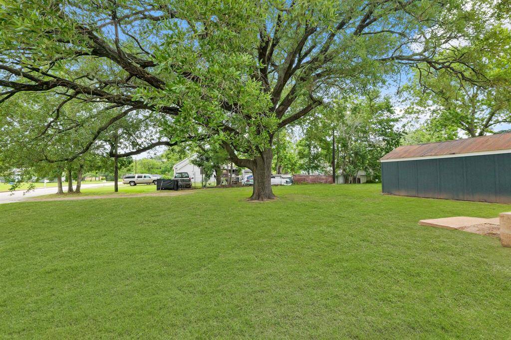 The backyard is anchored by a gorgeous mature tree, providing natural beauty, shade, and a peaceful outdoor setting. Thank you for viewing our listing. Call today and schedule your private showing.