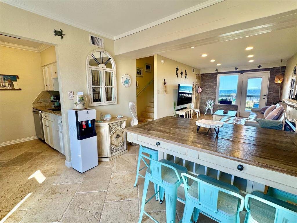 Such a smart design for a primary home or vacation rental.