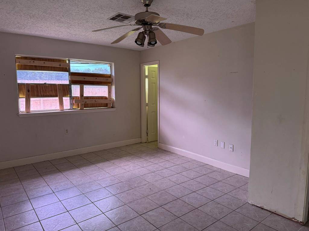 Main Unit Livingroom