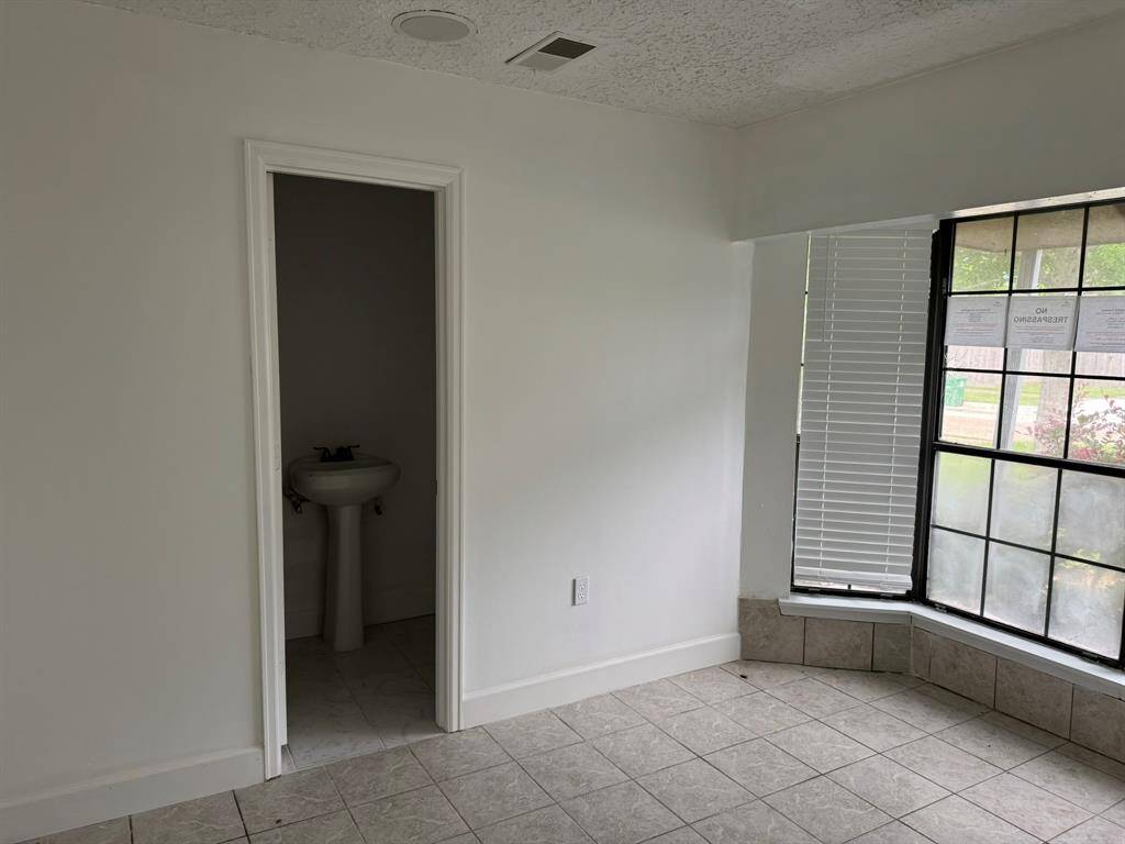Main Unit and Unit 3 Entrance