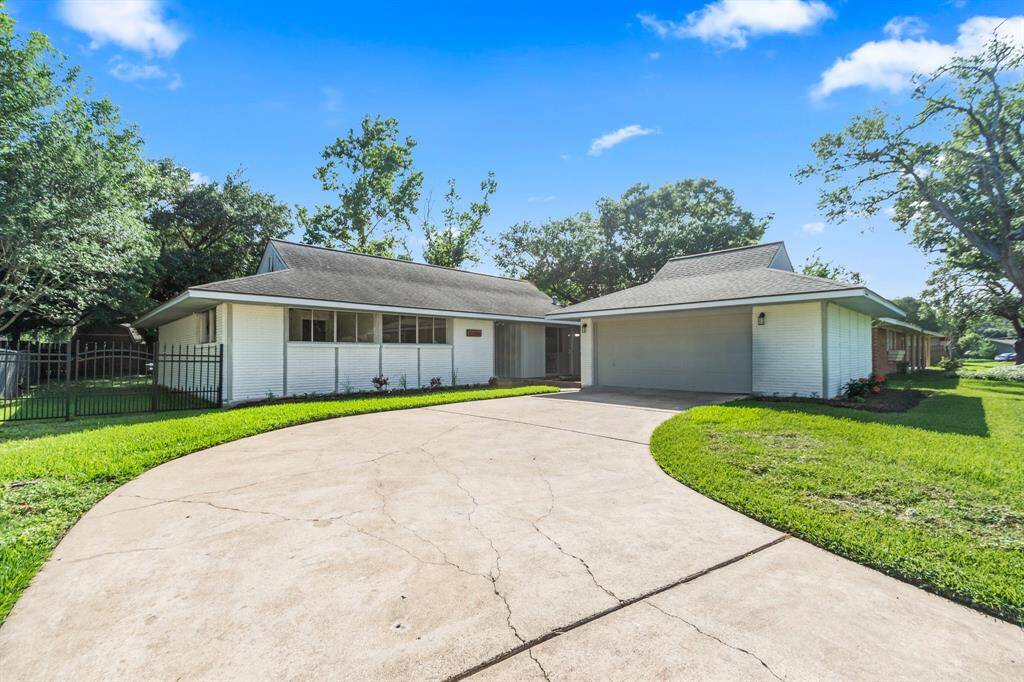 Spacious driveway perfect for extra parking space.