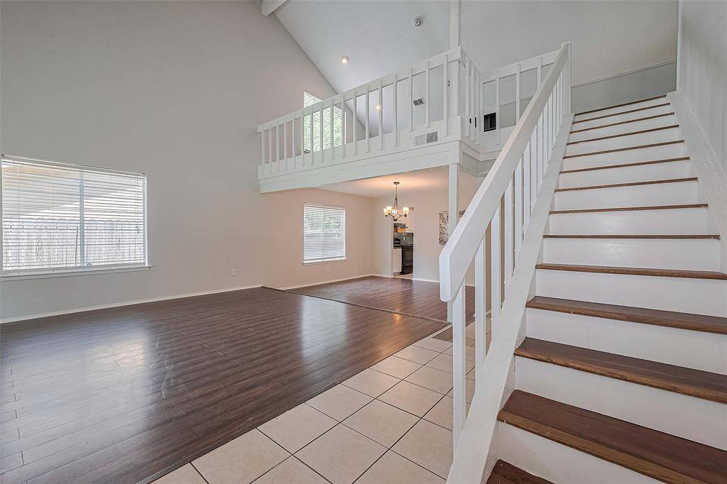 Entry - 2 story ceiling
