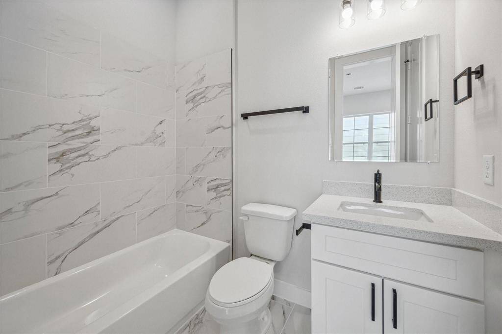 First floor ensuite bathroom