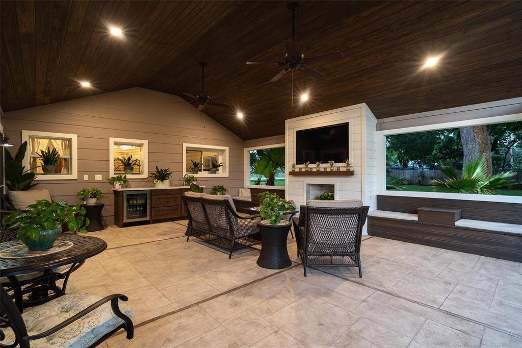 Beautiful covered back patio!