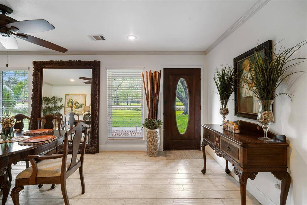 Dining room space at the entryway.