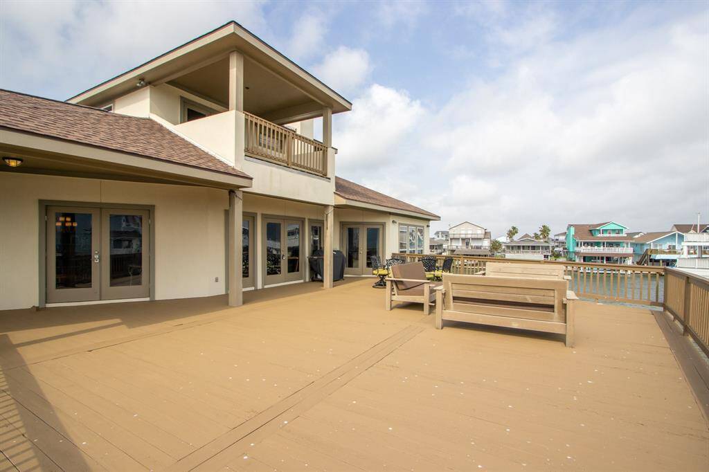Spacious deck - great for entertaining. Fresh coat of stain in April 2025