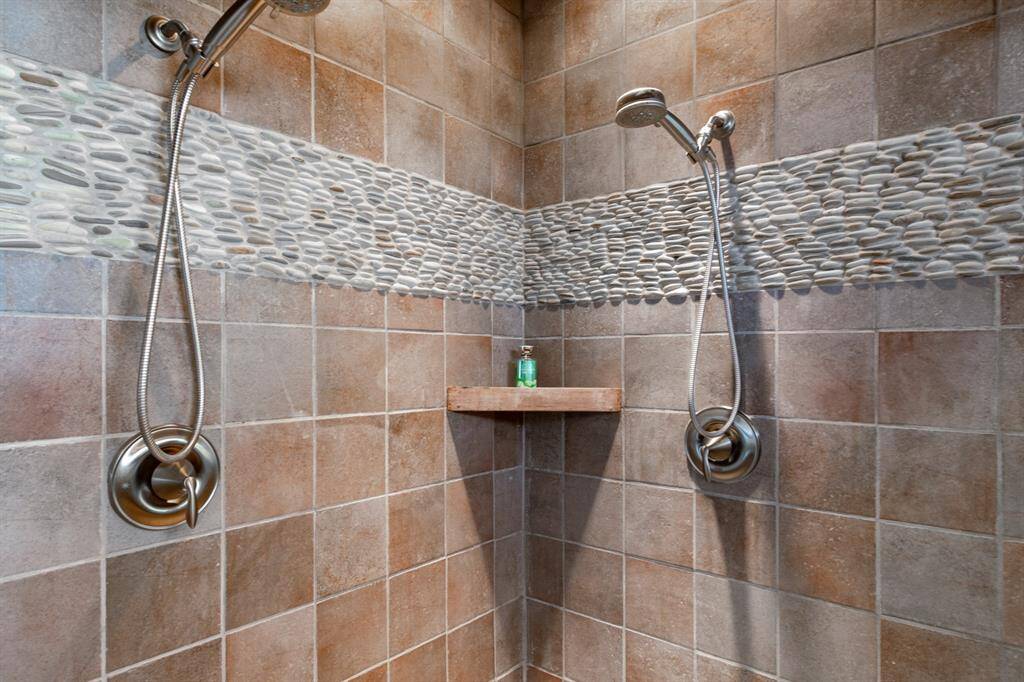 Beautiful detail with custom tile work
