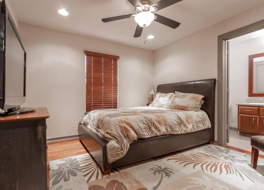 Guest room with ensuite bathroom - 2nd floor