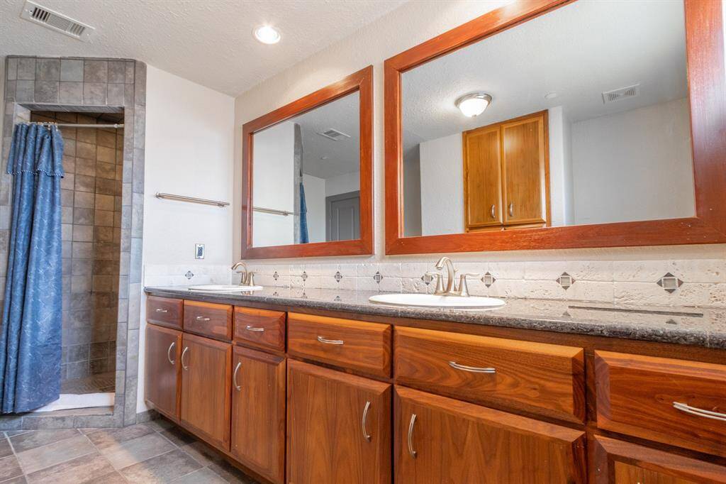 Spacious guest bath with double sinks