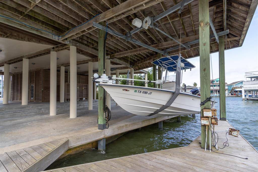 Boat slit with lift