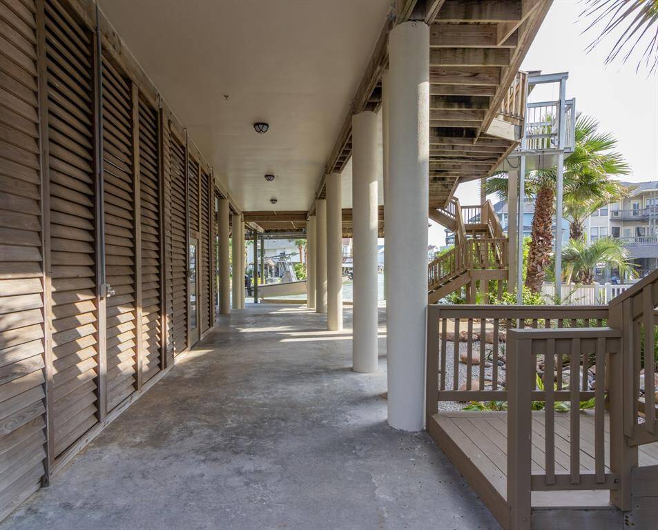 Spacious downstairs area w/lift