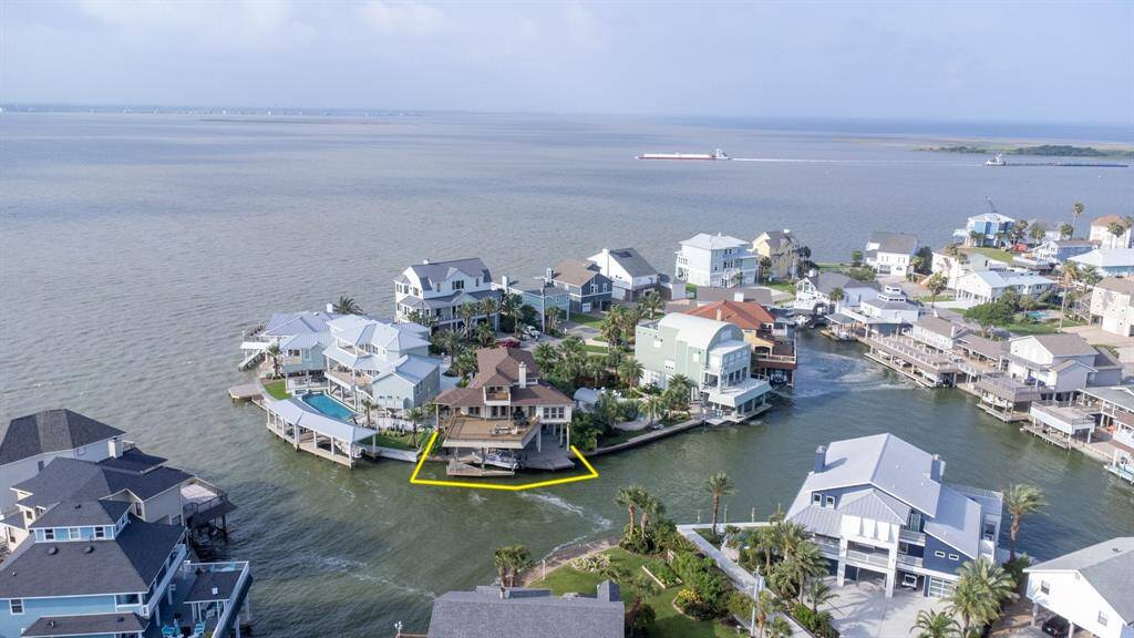 Easy access to West Bay and ICW