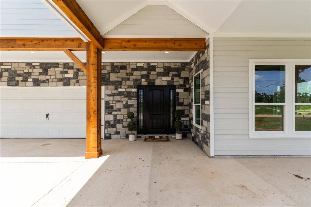 Covered front porch.
