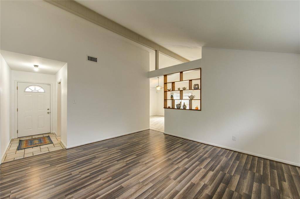 Newer laminate flooring.