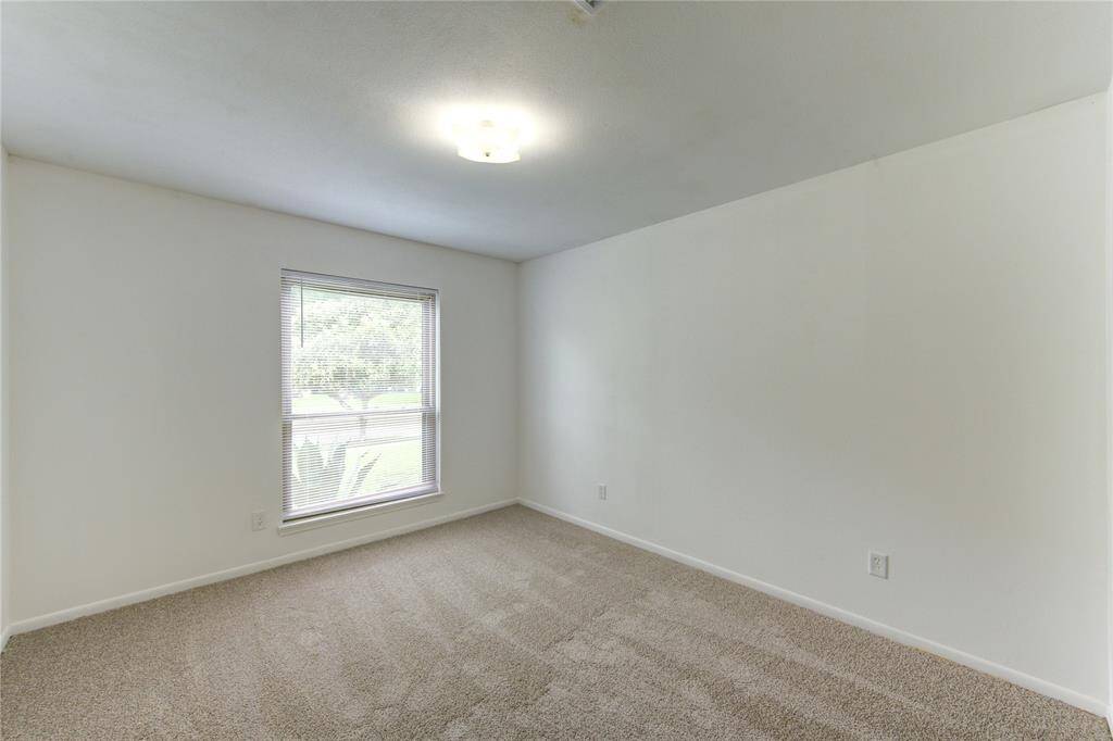 Good sized second guest room.