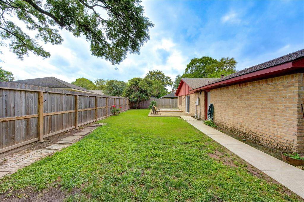 Large back yard to enjoy.