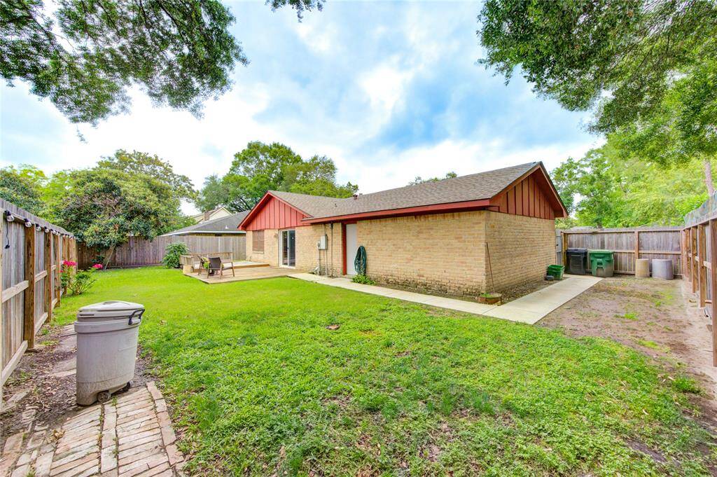 Well maintained house and yard.