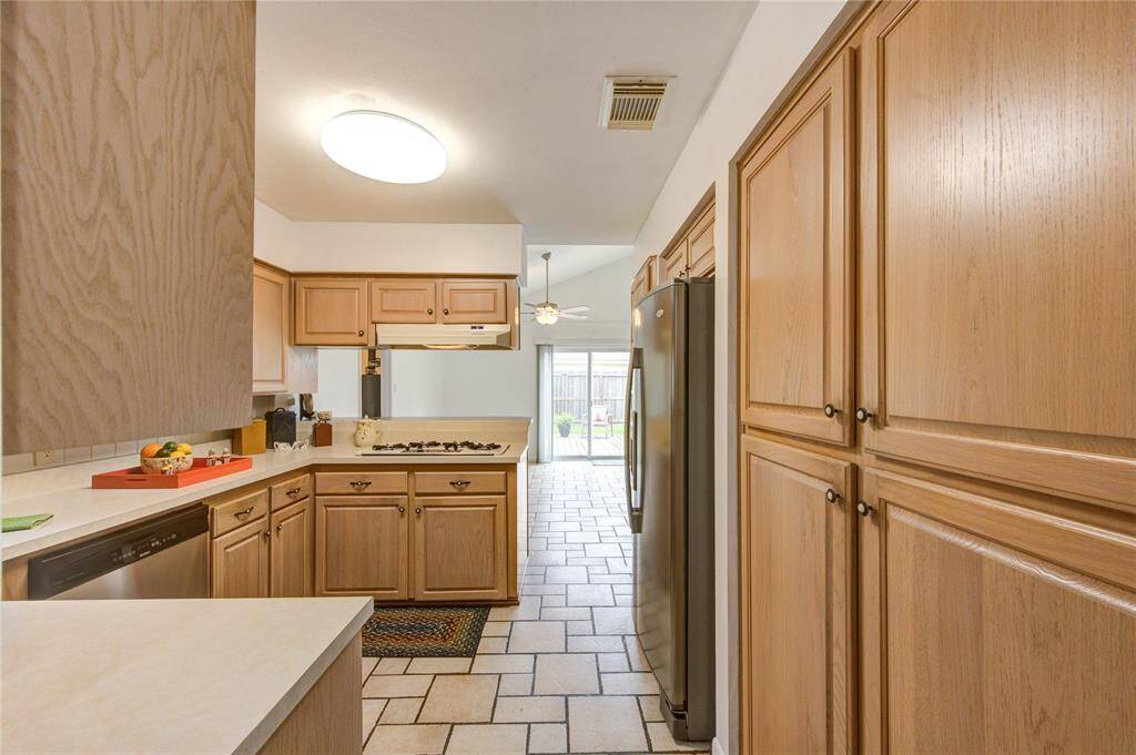 Beautiful solid wood kitchen cabinets.