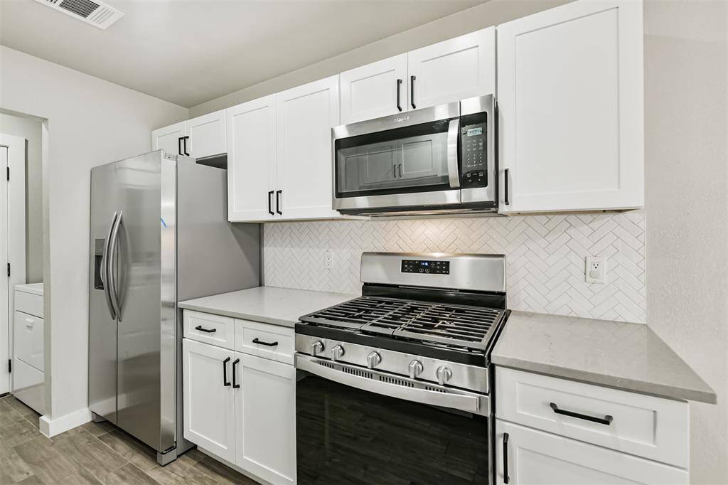 Check out that STOVE!!!