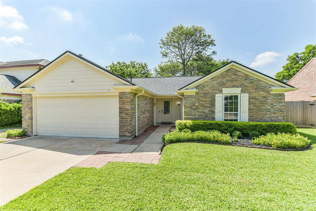 Such curb appeal!! Look at that meticulously kept yard!!