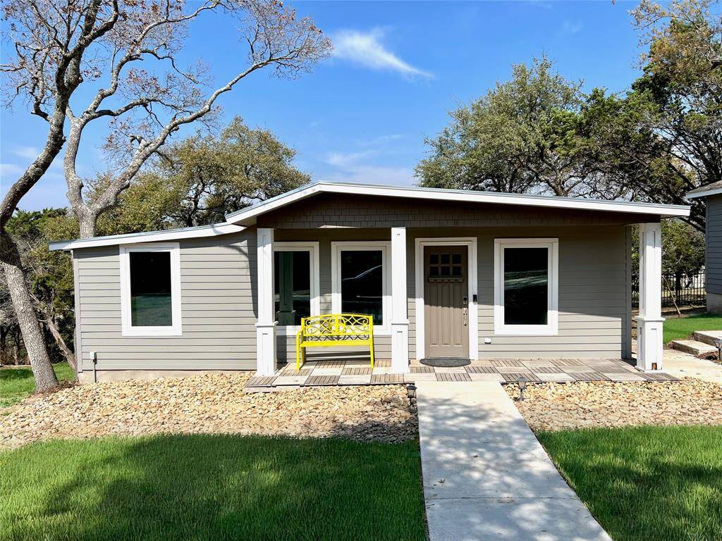 Welcome to your serene retreat at 10715 W Darleen! This charming home offers modern comfort in a peaceful setting, surrounded by nature. Enjoy the perfect blend of style and tranquility.