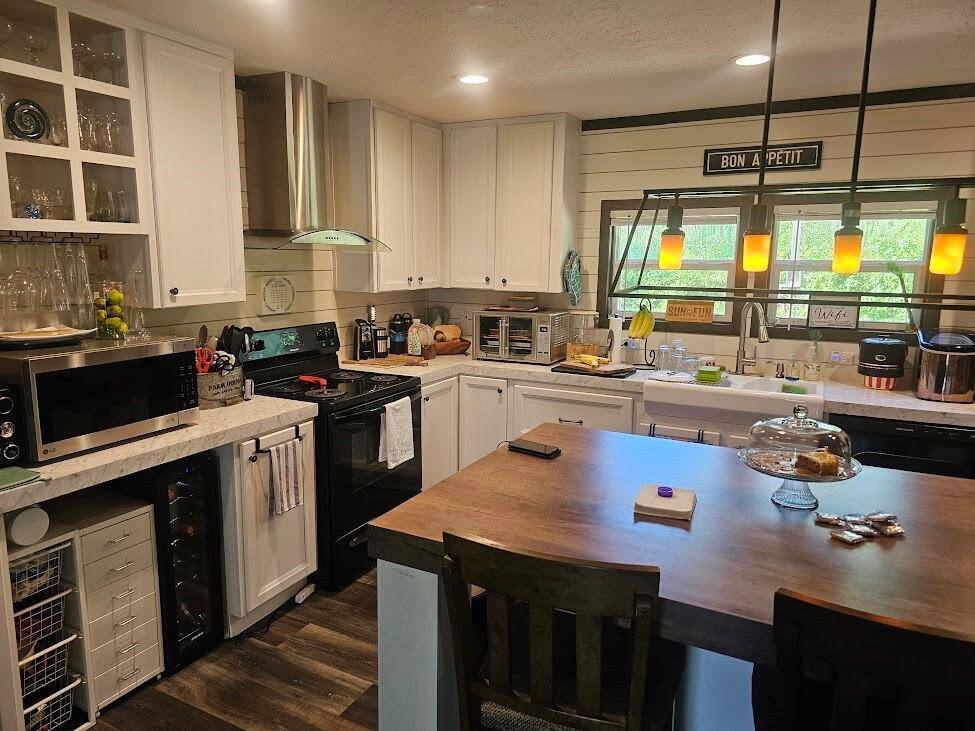 Kitchen with island and great storage