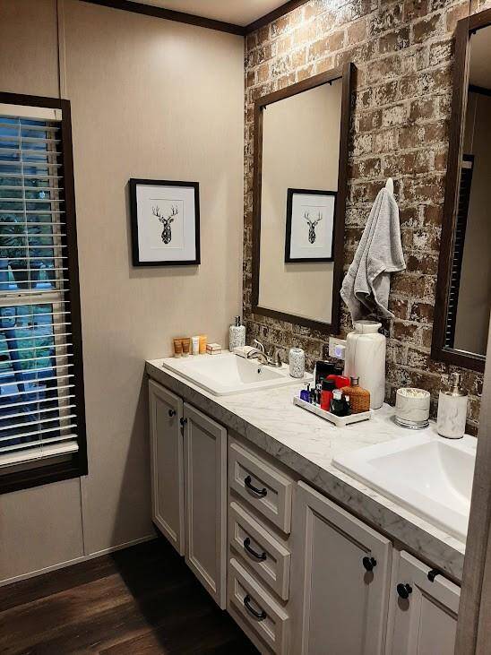 Guest bath with double vanity