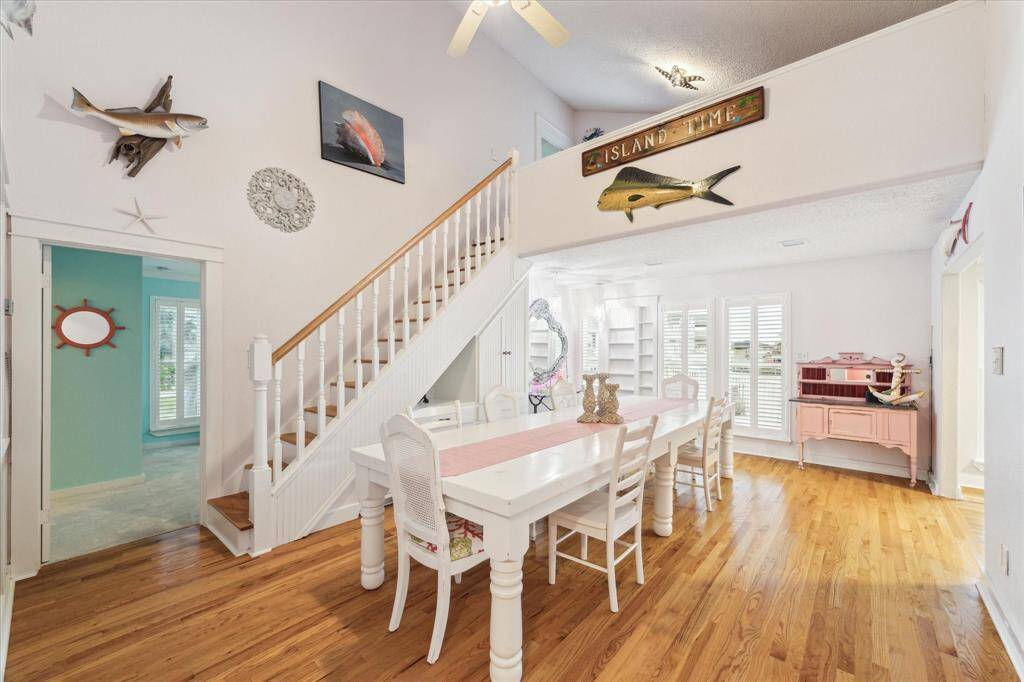 true dining area, table and chairs are negotiable