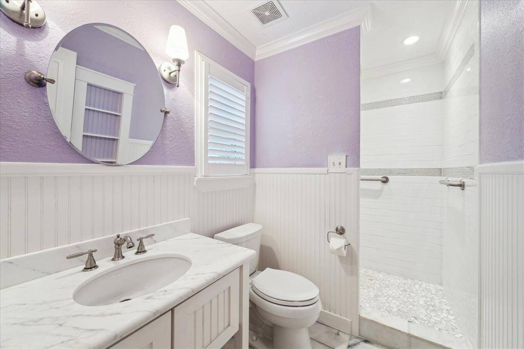guest room private bath