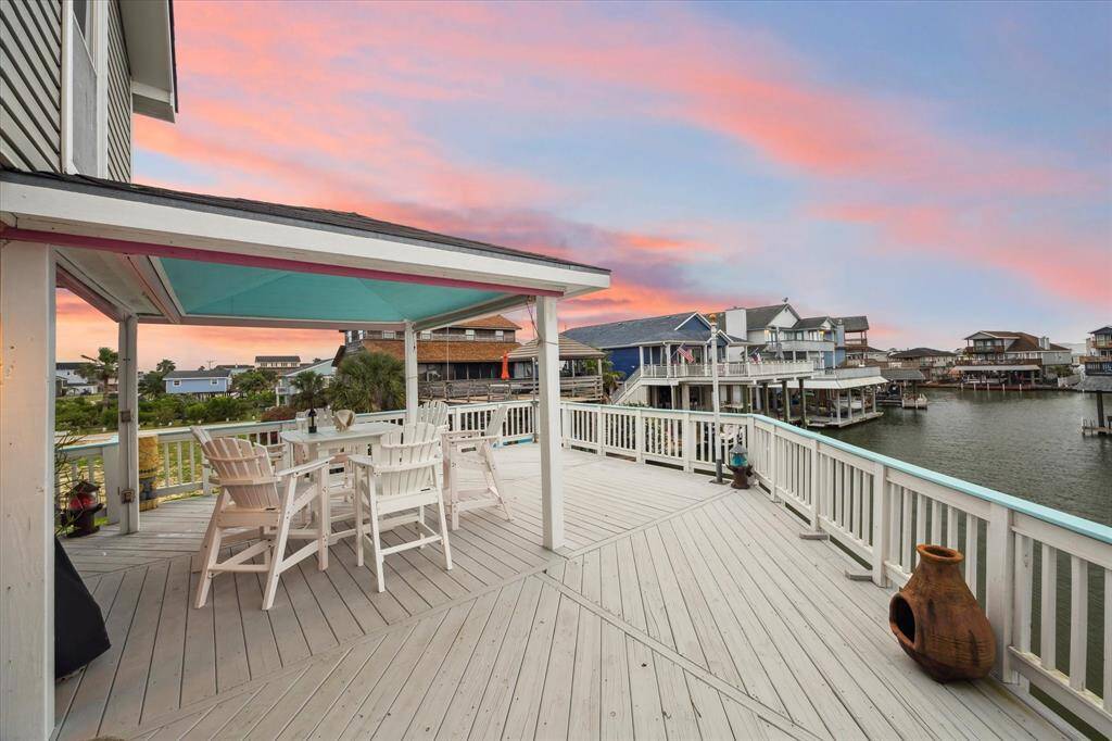 oversized upper deck