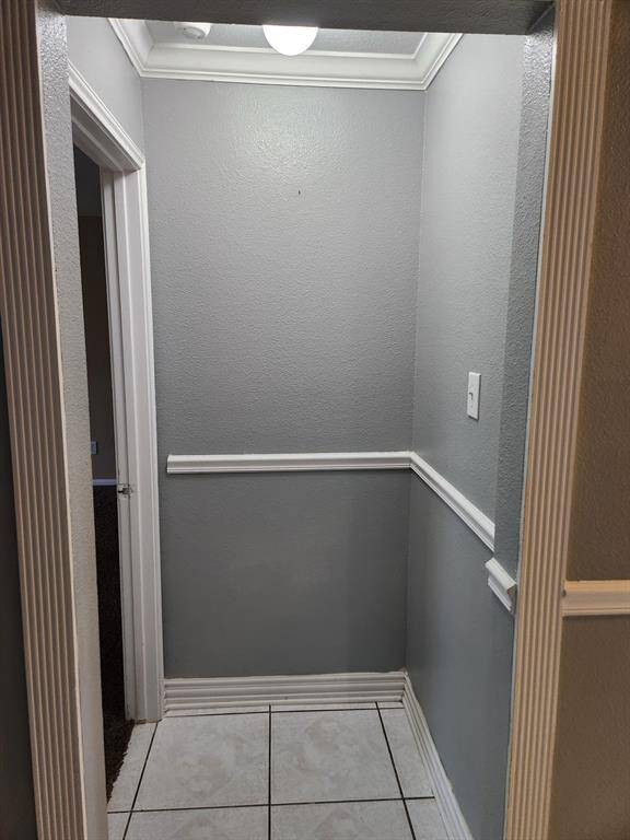 hallway entry to master