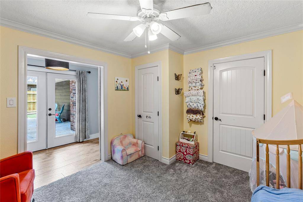 Beautiful barndoor and closet, gives this room many options.