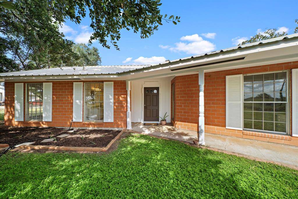 This beautiful home is move in ready! New updates include gleaming granite, tile, stainless appliances, paint, fixtures, ceiling fans and more. Roof (2023)