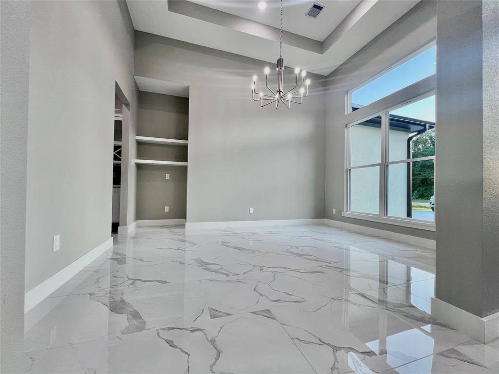 Grand formal dining has 13’ Ceiling with 14’ recessed Ceiling.