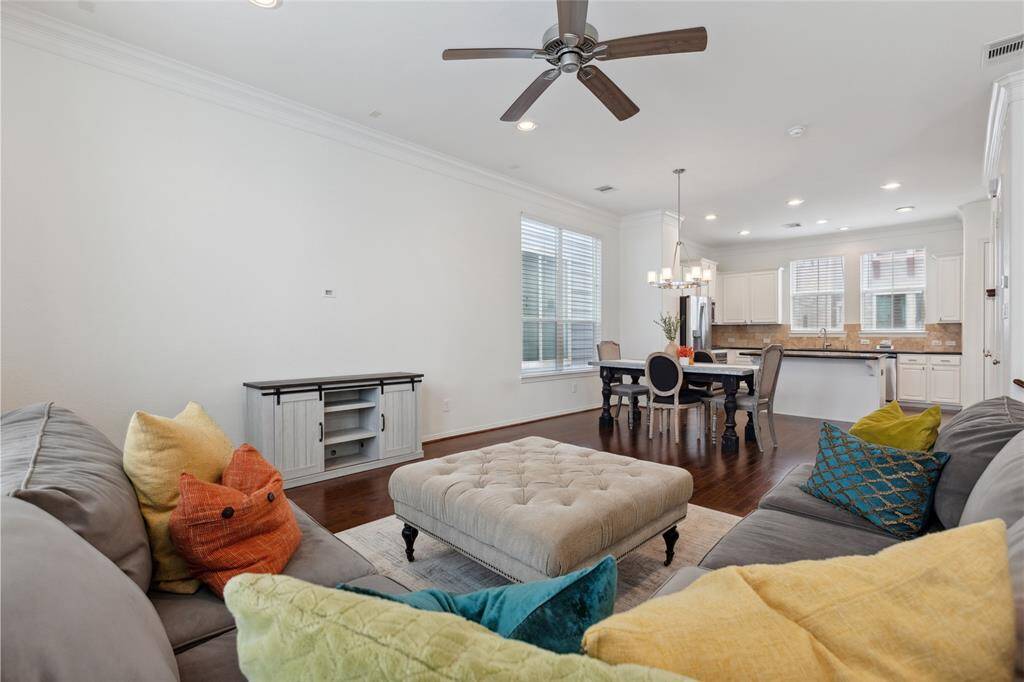 This open concept floorplan is perfect for entertaining, day to day living, and keeping an eye on the little ones.