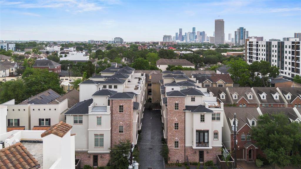 Prime Rice Military location with easy access to Downtown Houston and the Galleria!