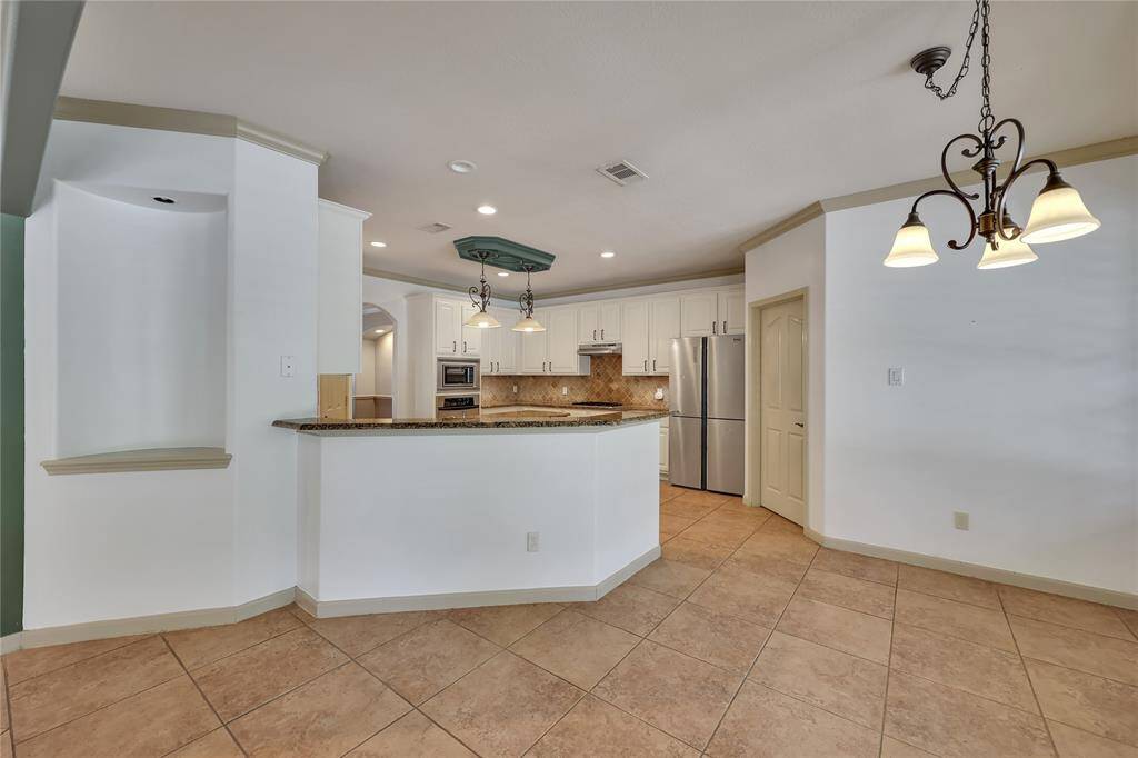 Breakfast nook off kithen