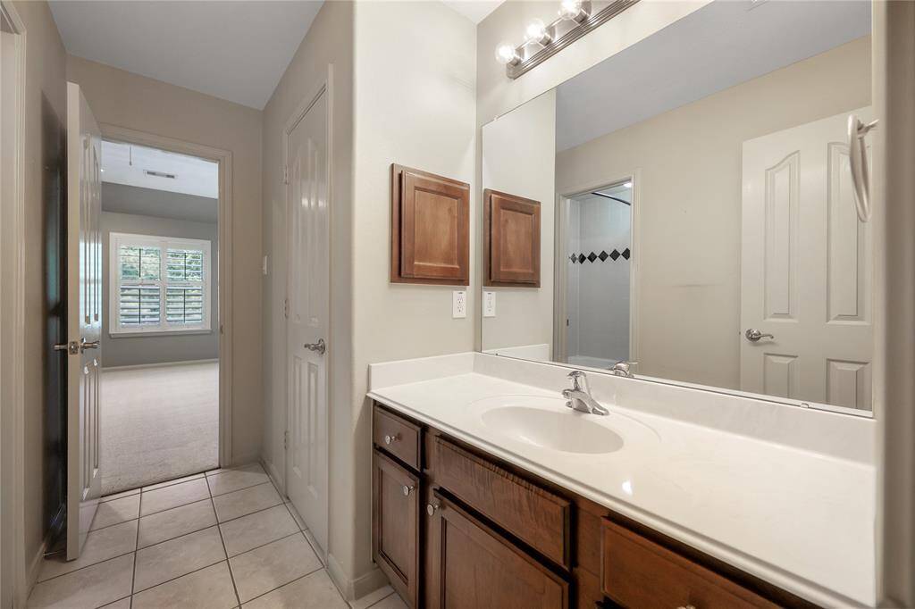 Pass-through bath from gameroom to bedroom 2