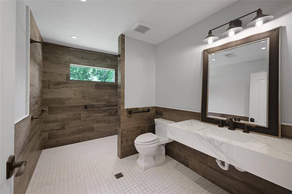 Guest suite - ADA bath