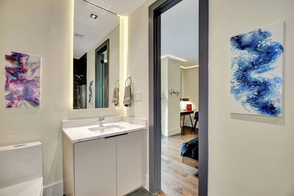 second bedroom ensuite bath