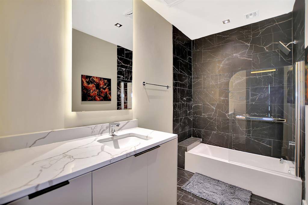 third bedroom suite bath