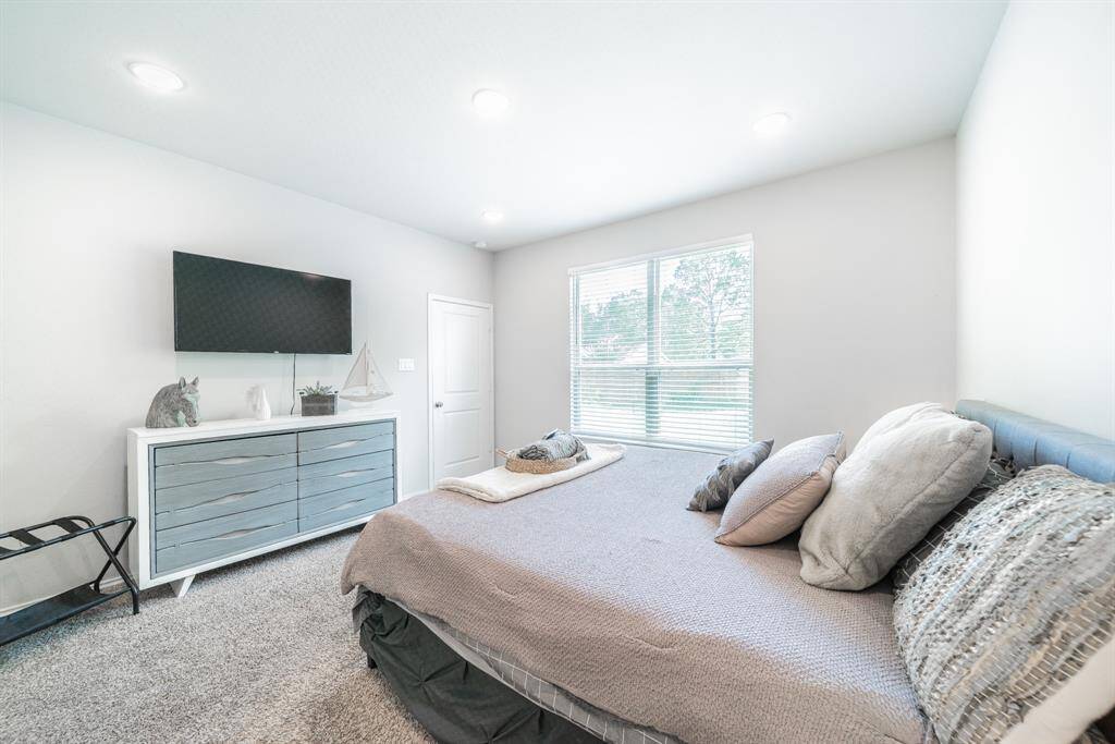 Large primary bed downstairs