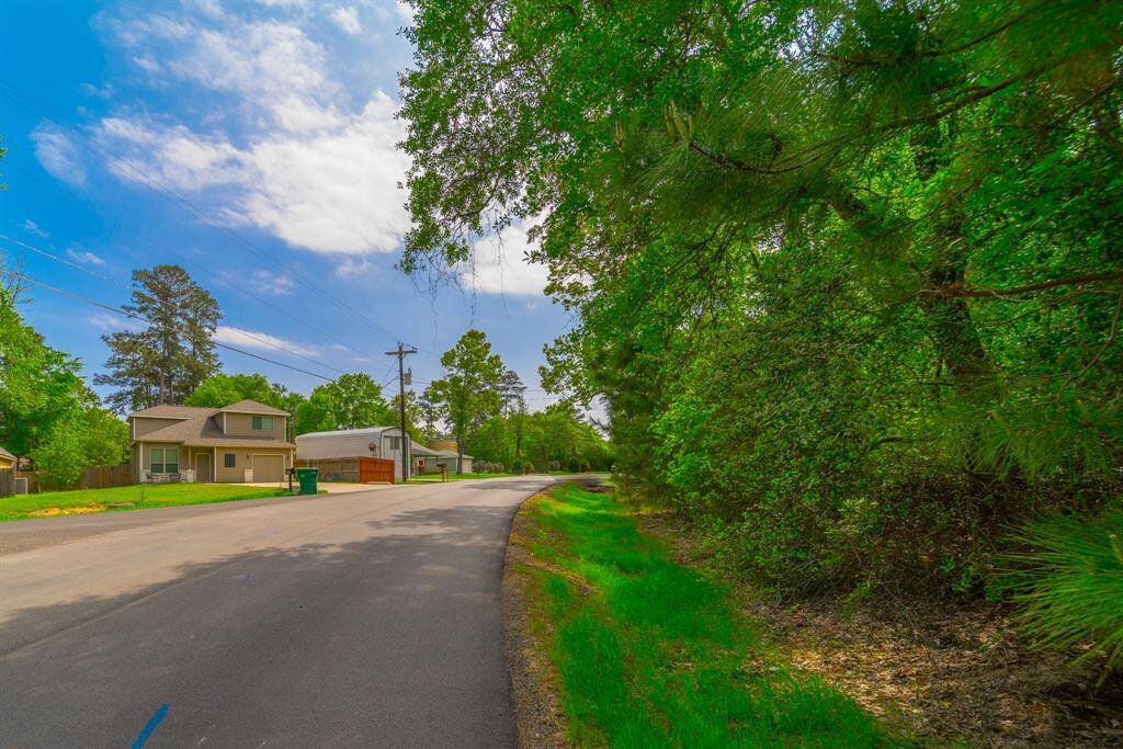Situated on a beautiful country road, yet walking distance from shopping and lake