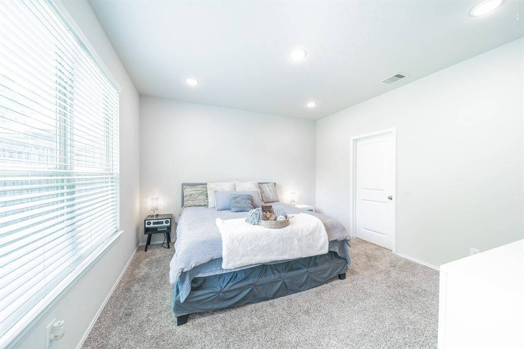 Large primary bed downstairs